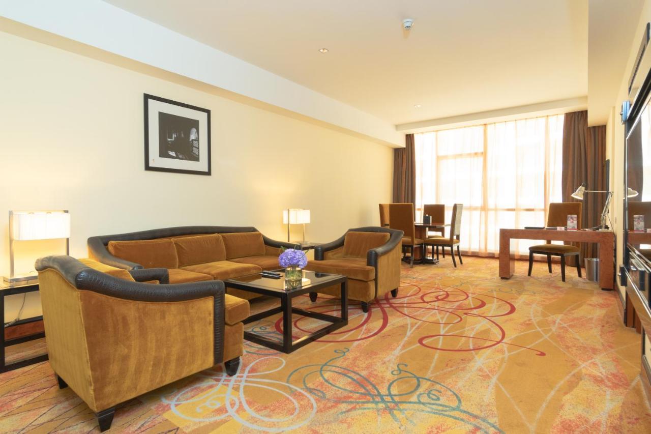 Family Suite complimentary shuttle to DXB Airport Terminal 1 & 3 on all hotel operated F&B outlets