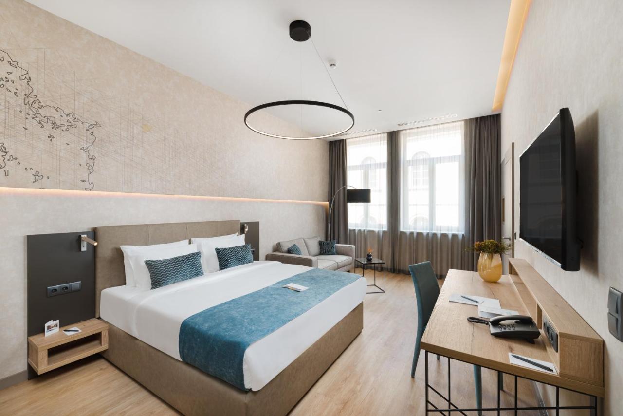 Deluxe Double Room with Street View