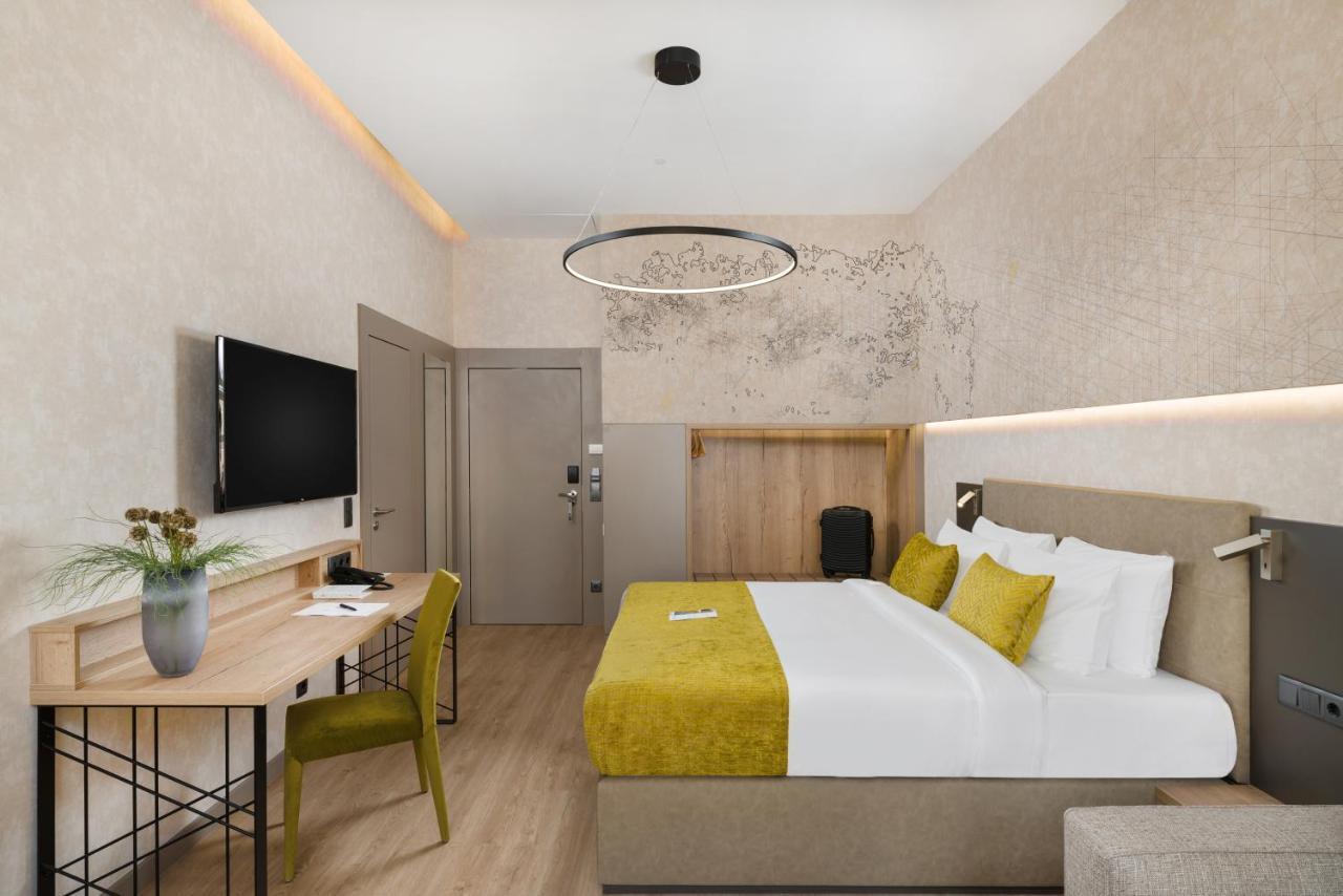 Deluxe Double Room Street View