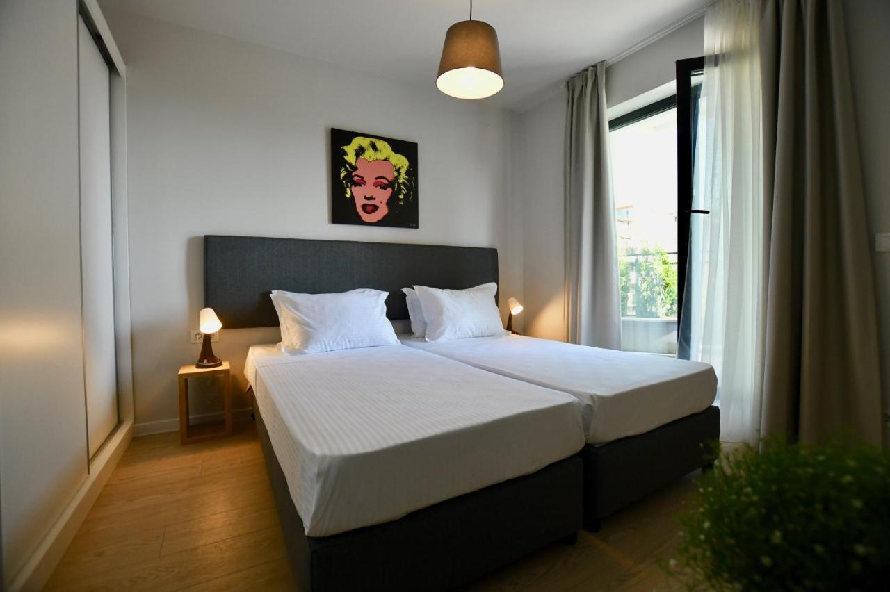One-Bedroom Apartment Balcony City View
