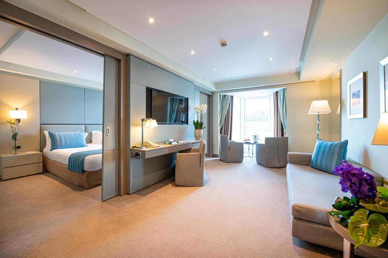 Corner Suite - Harbor view