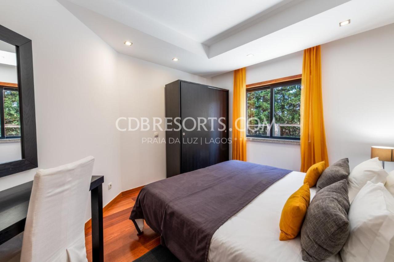 Standard One-Bedroom Apartment Pool Side