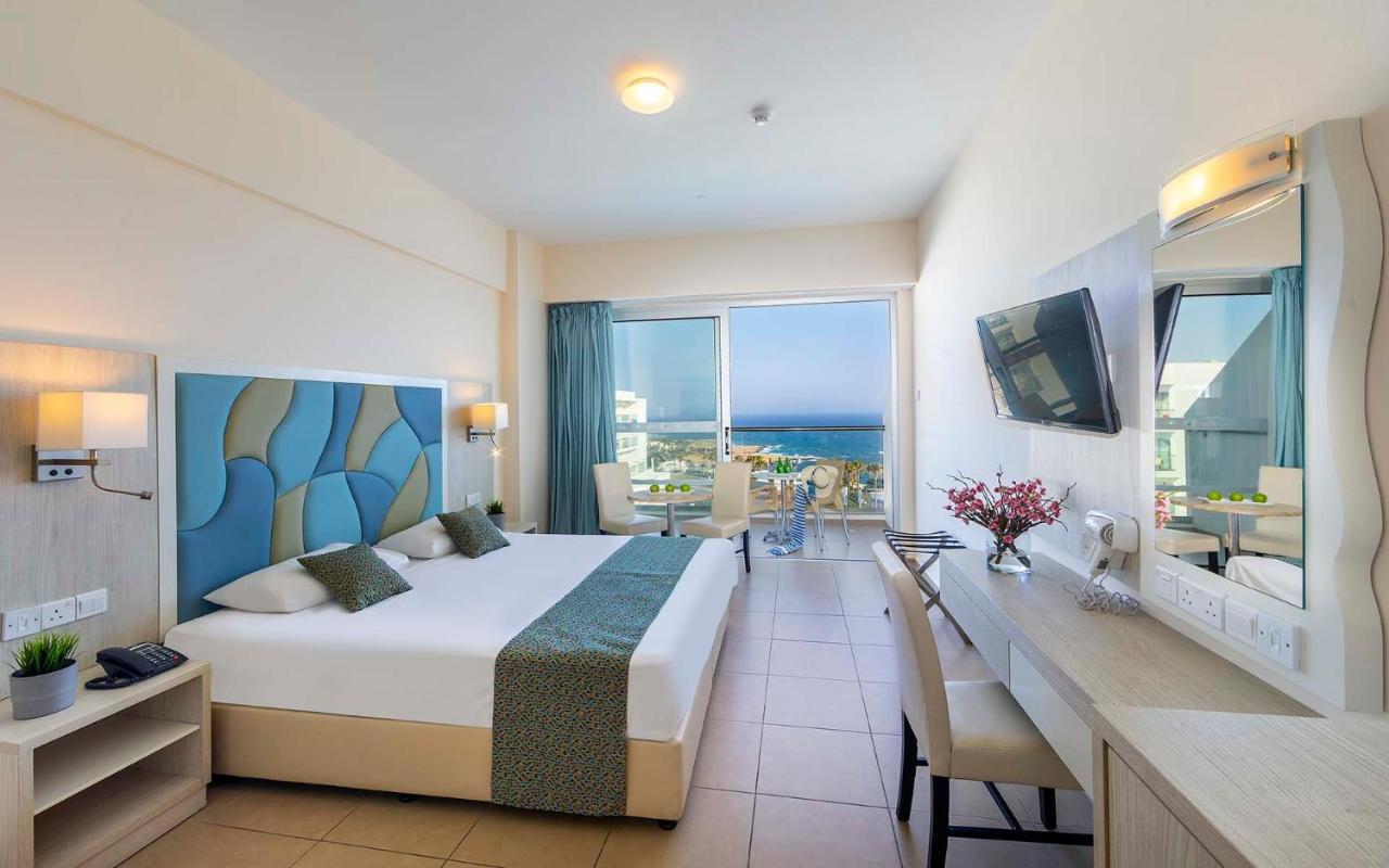 Double or Twin Room Sea View