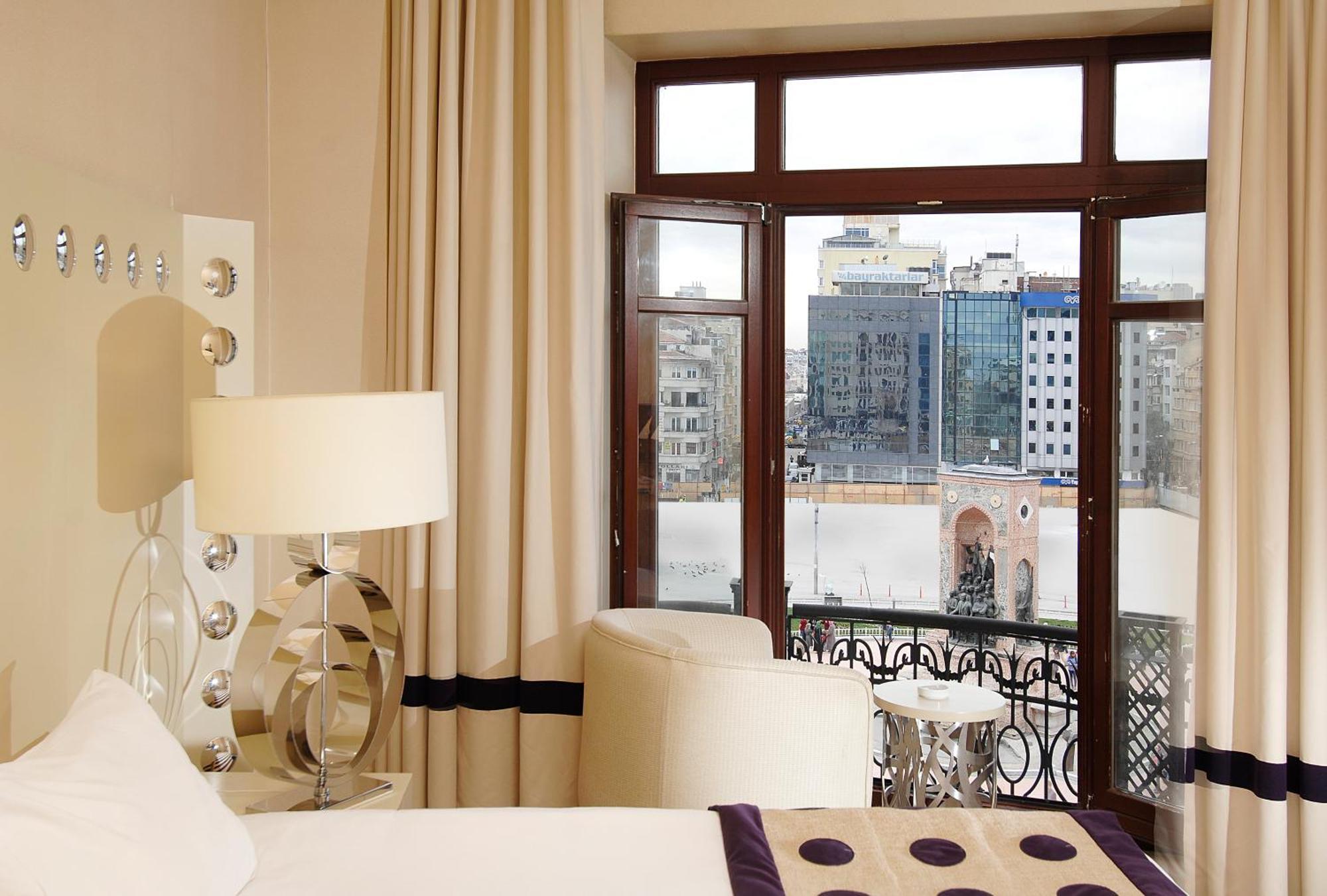 Superior Double or Twin Room Square View