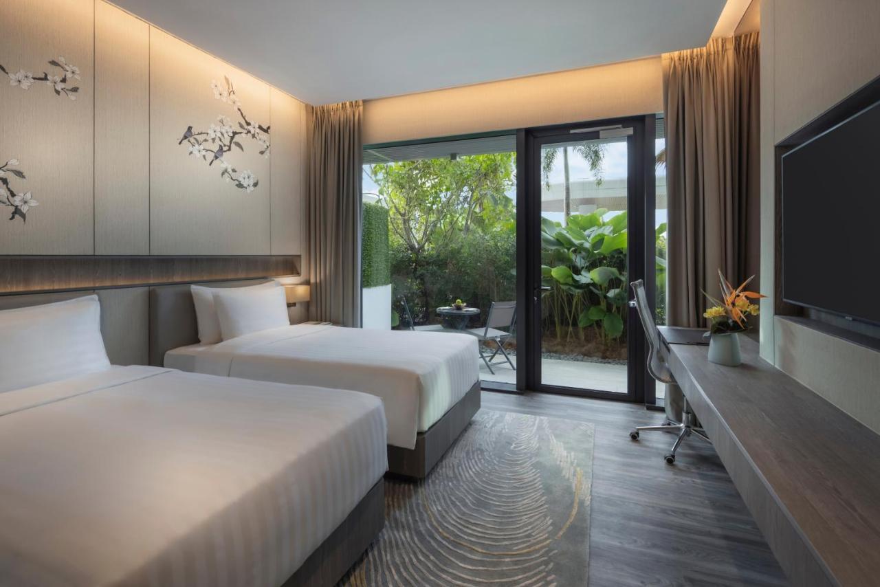Deluxe Laguna Patio City Twin