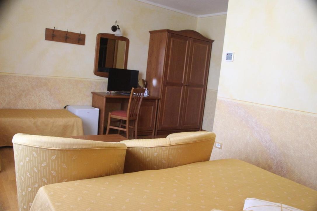 Superior Double or Twin Room Lake View,1082763766:JPEG
