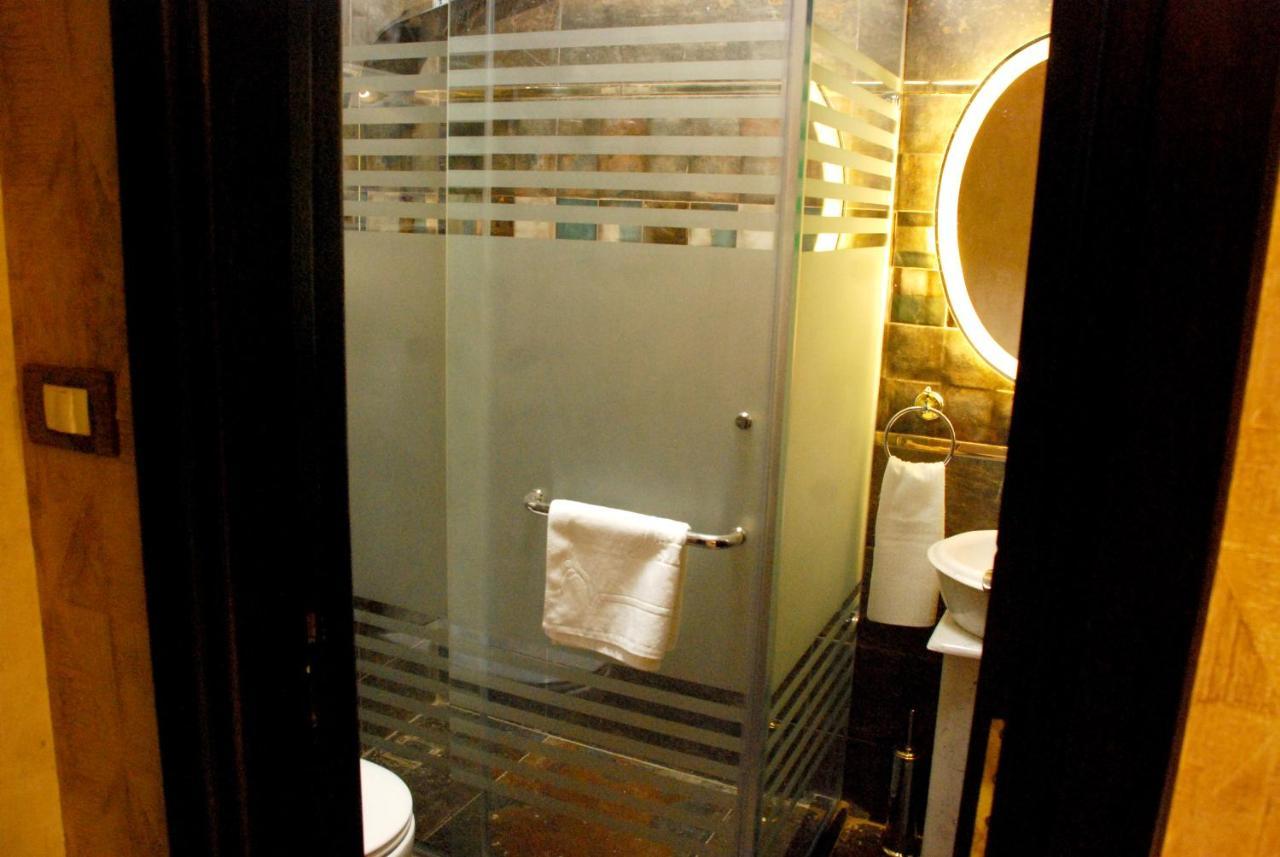 Twin Room Private Bathroom Pyramids View