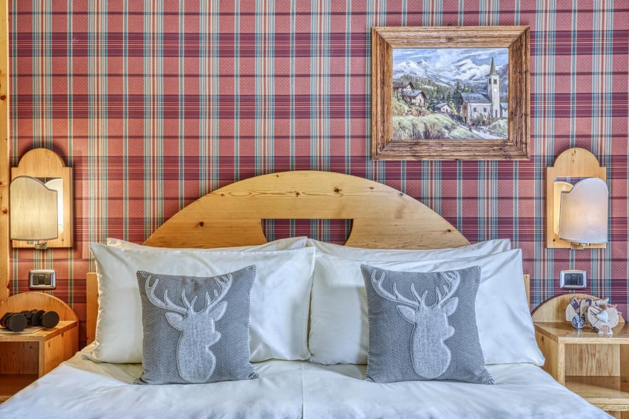 Chambre Double Supérieure avec Lit d'Appoint et Balcon
