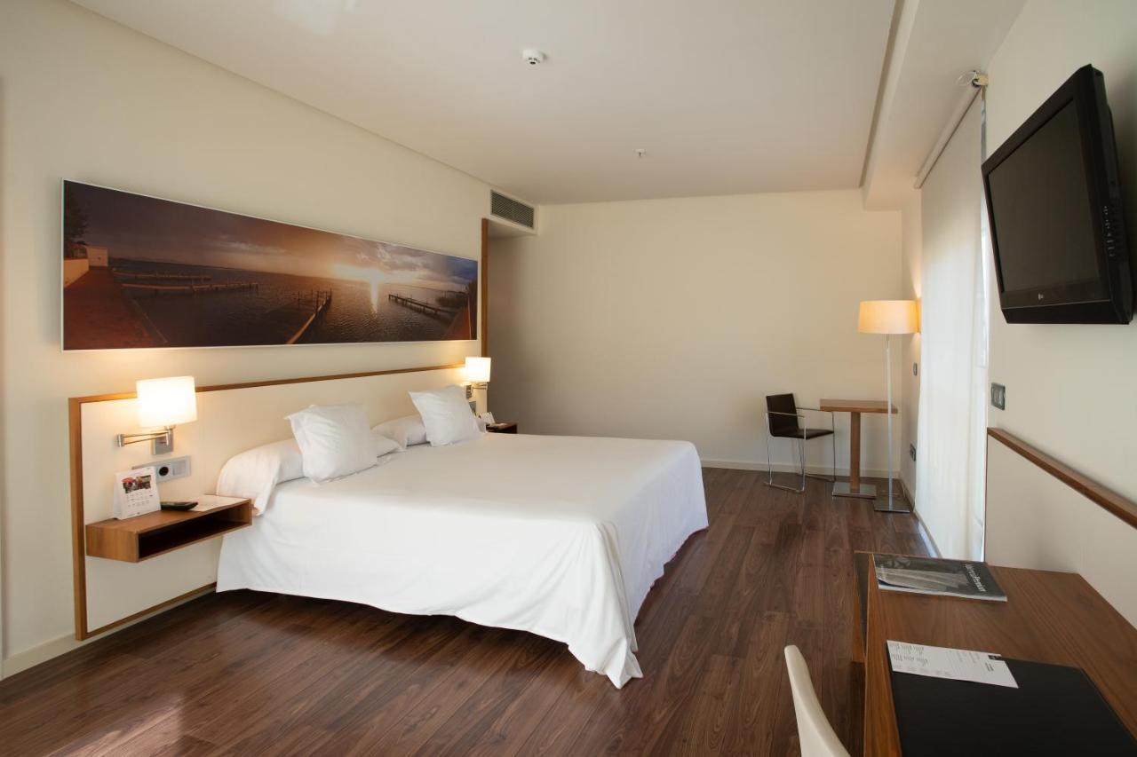 Queen Room Pool View