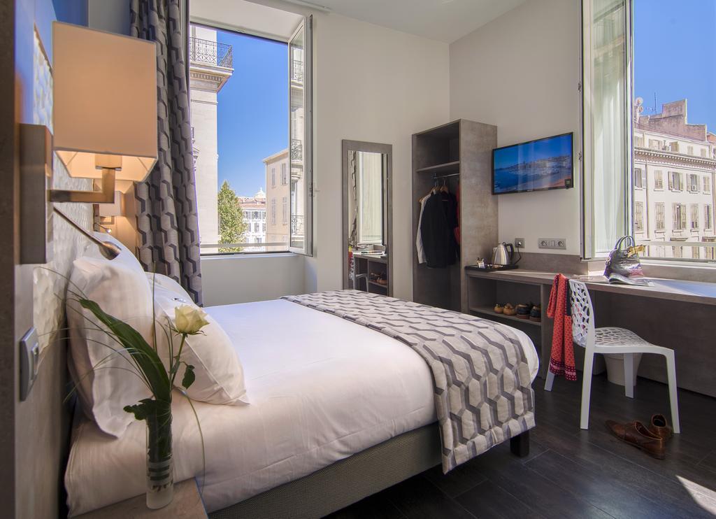 Superior Double Room Large bed Shower