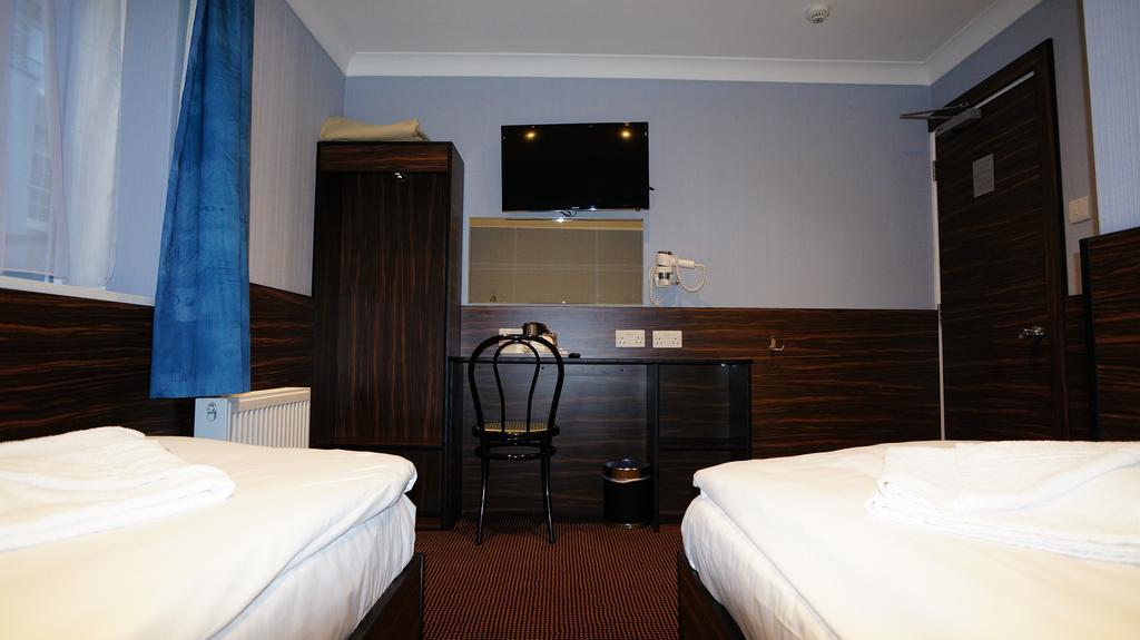 Quarto com 2 Camas de Solteiro