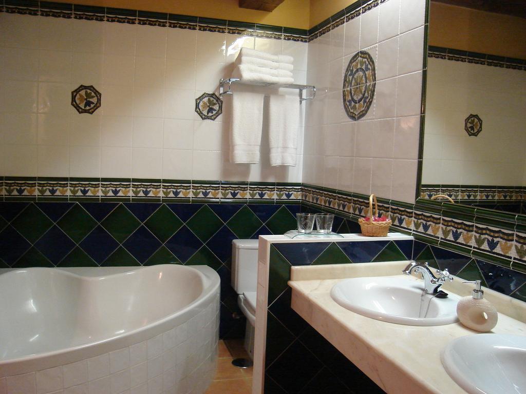 One-Bedroom Queen Suite,1114683105:JPEG