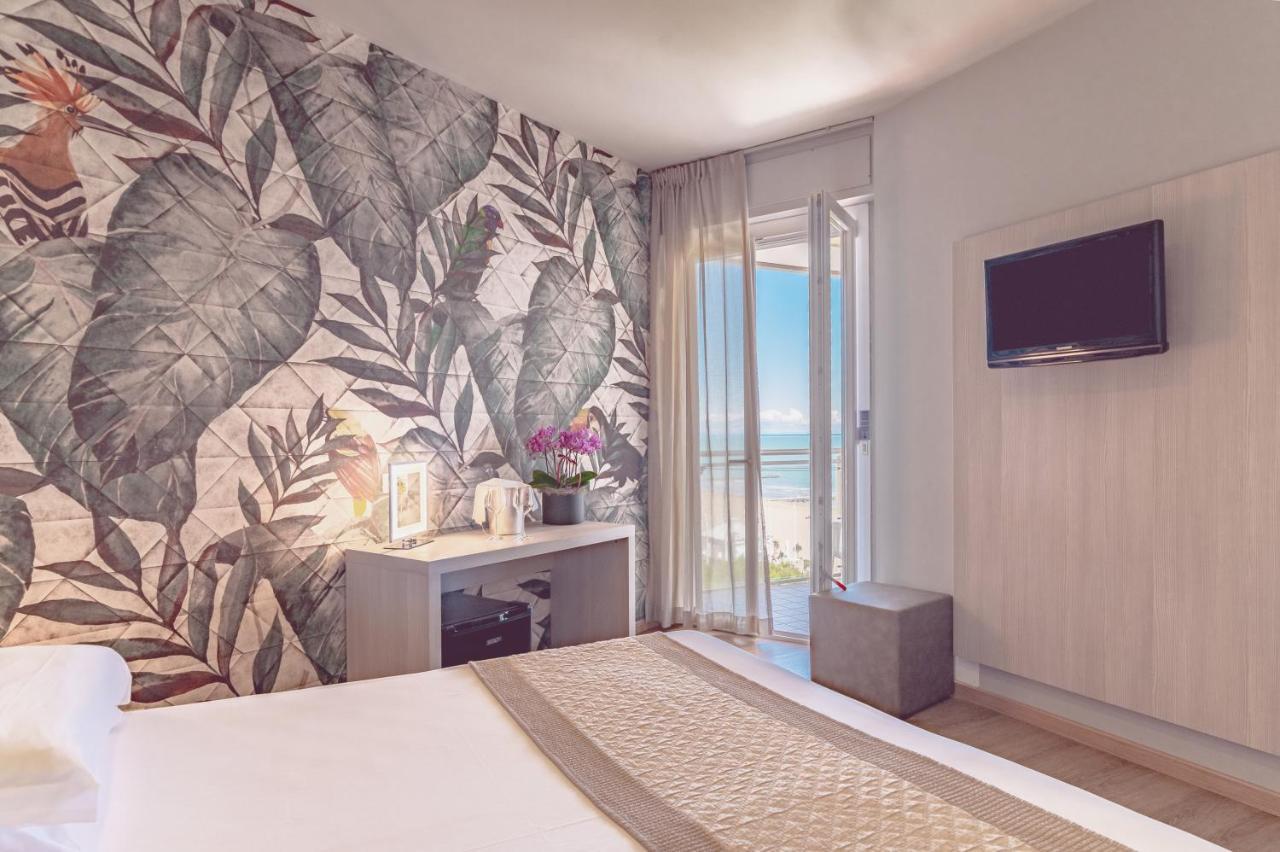 Deluxe Double Room Lateral Sea View