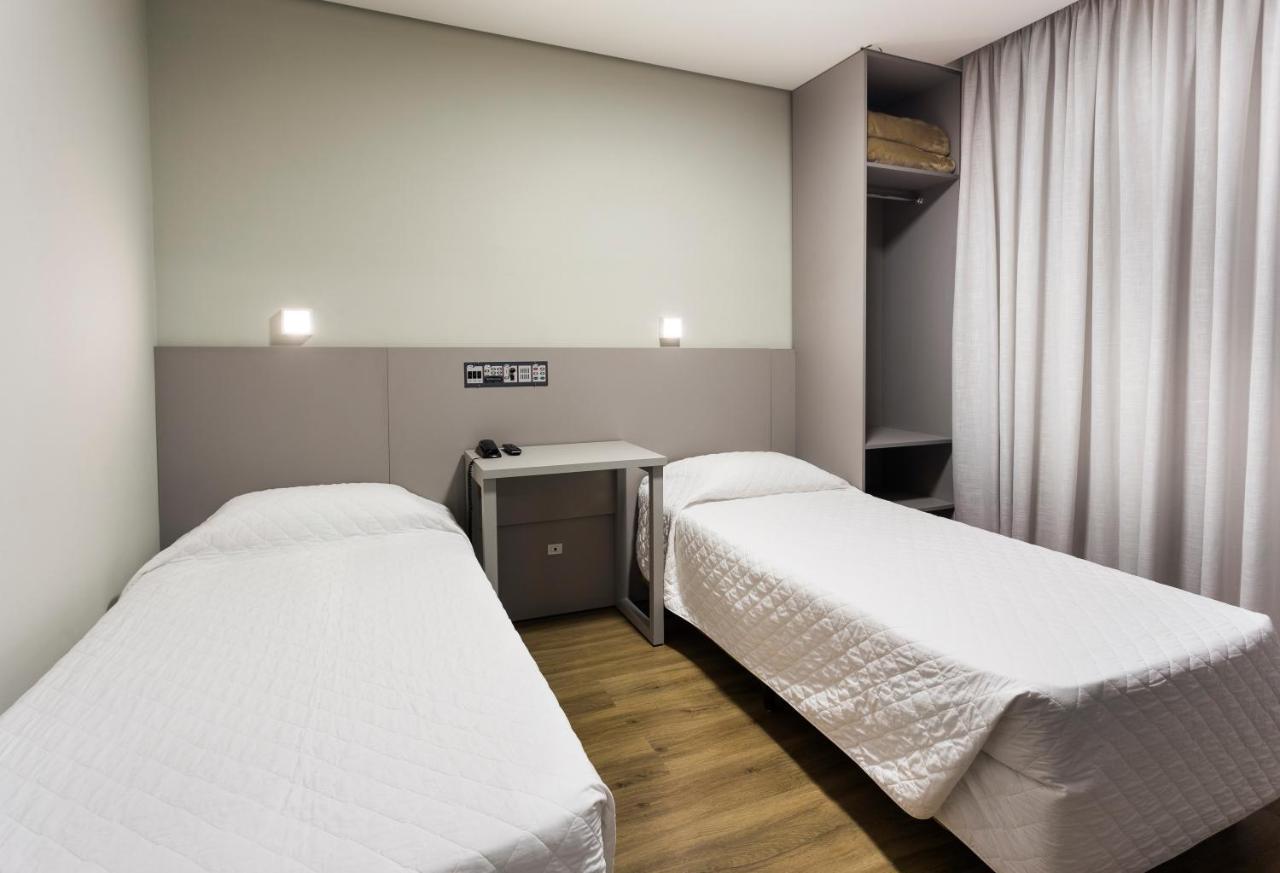 Deluxe Double or Twin Room,1112953890:JPEG