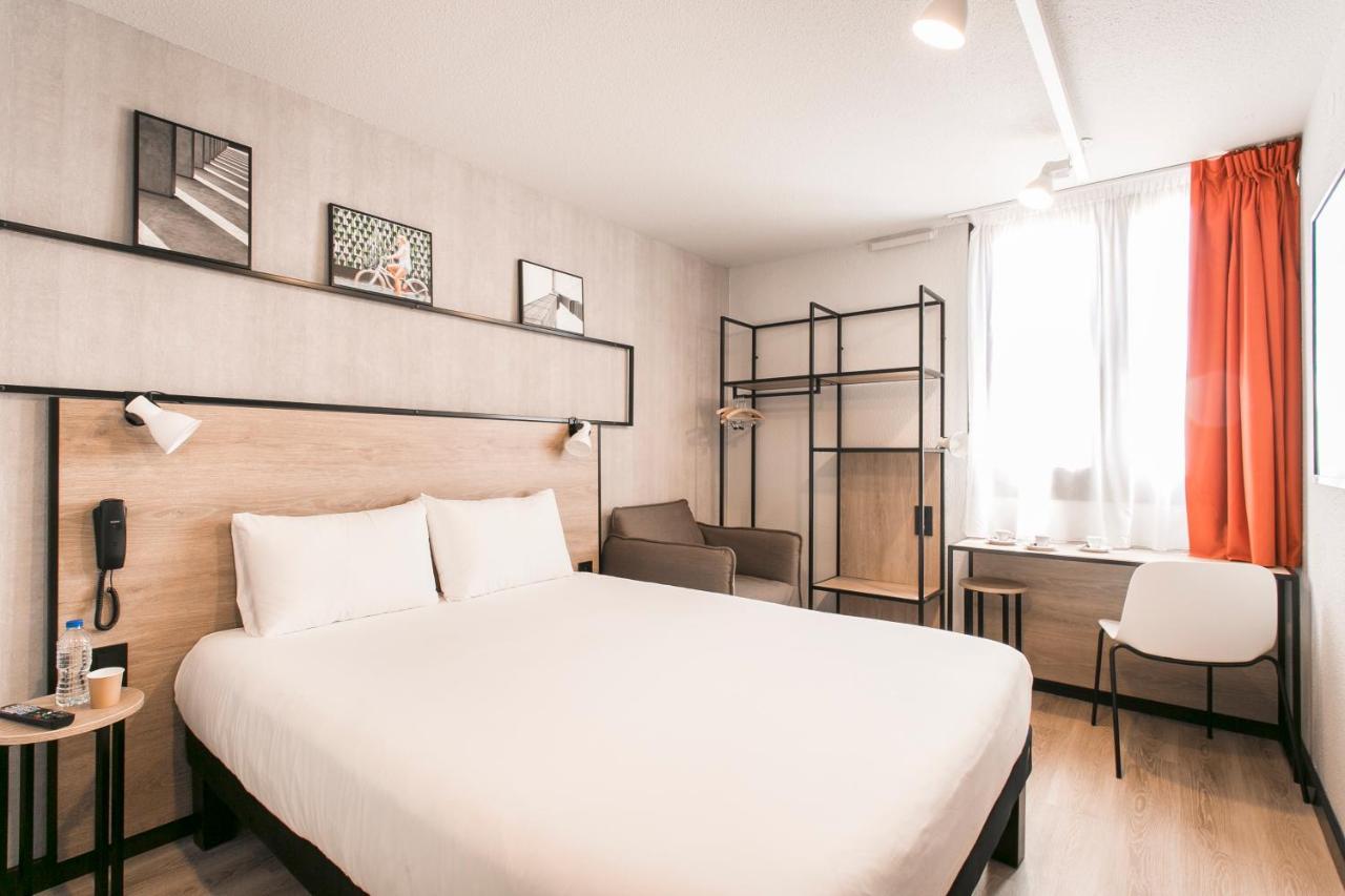 Habitación Estándar con 1 cama doble y 1 sofá cama