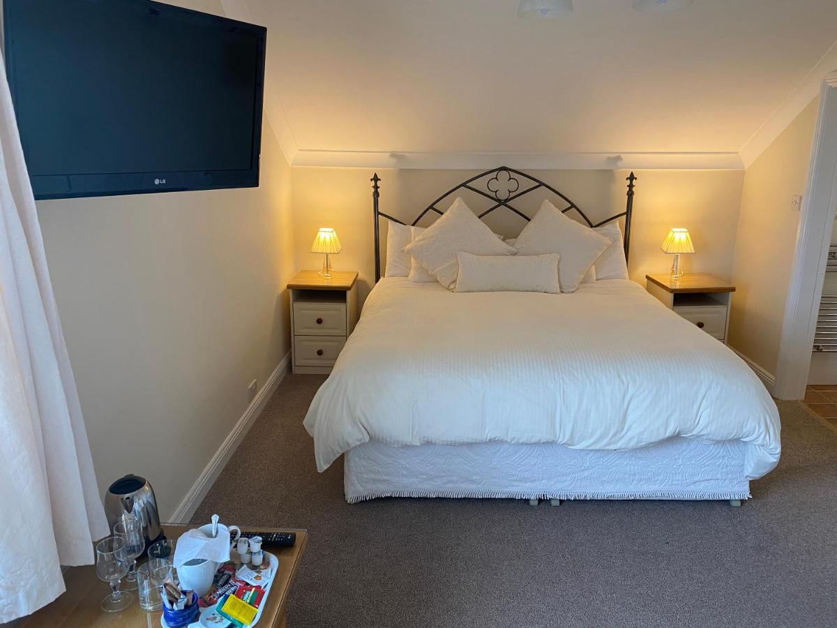 Zimmer mit Kingsize-Bett