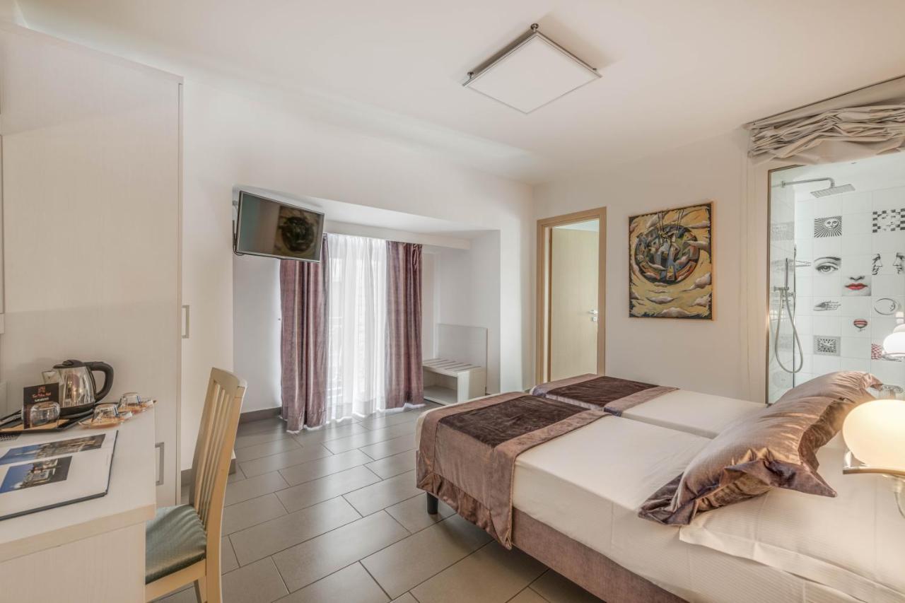 Quarto com Cama de Casal ou 2 de Solteiro