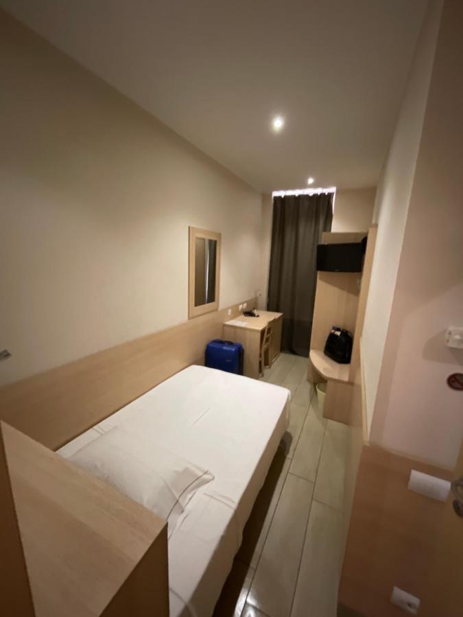 Single Room Private Bathroom