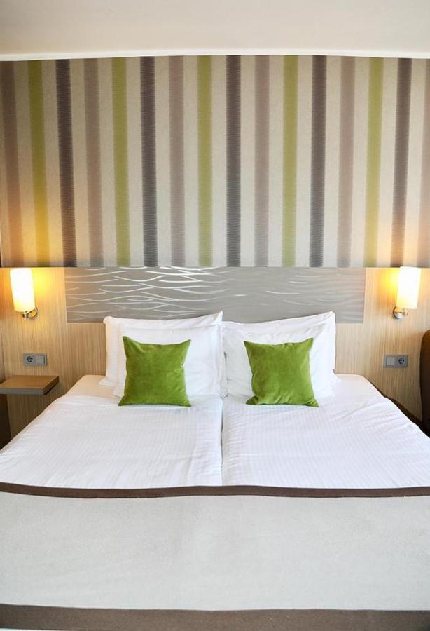 Superior Triple Room with UVC-Filter and Air Condition,1276929817:JPEG