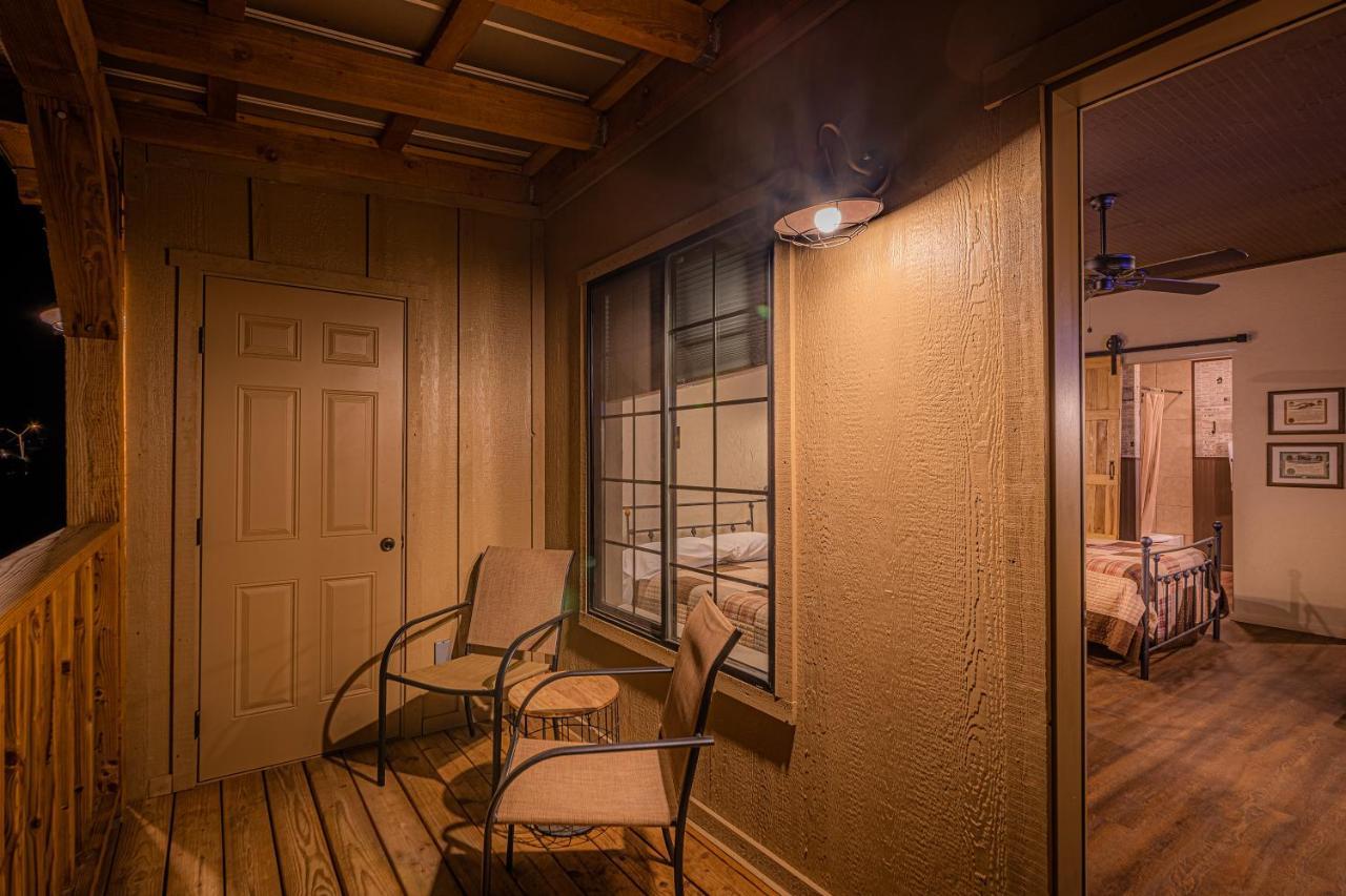 Cabin 4 Queen Room Private Bathroom & Balcony