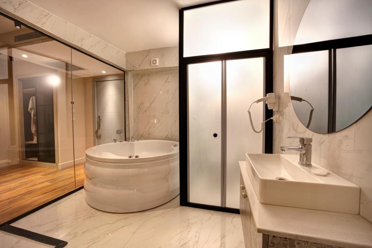King Room Spa Bath
