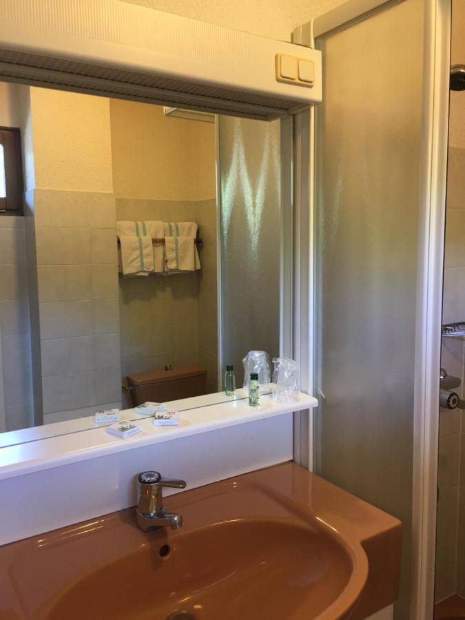 Twin Room Shower