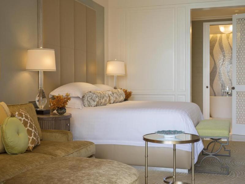 Deluxe City View Room King Bed