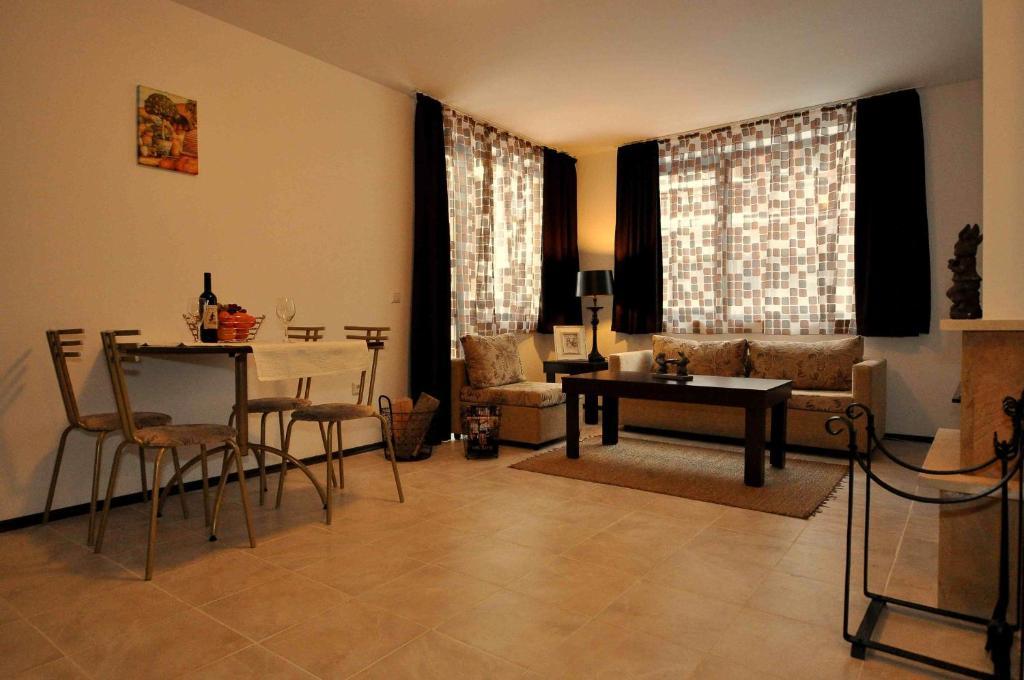 One-Bedroom Apartment Fireplace