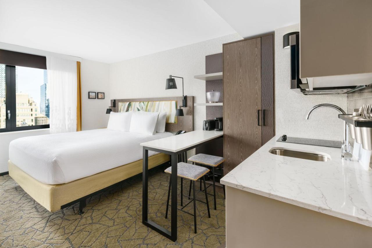 Estudio con zona de cocina completa y vistas a la ciudad - 1 cama extragrande