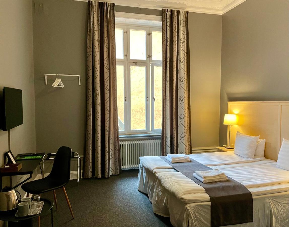Double Room Bathroom