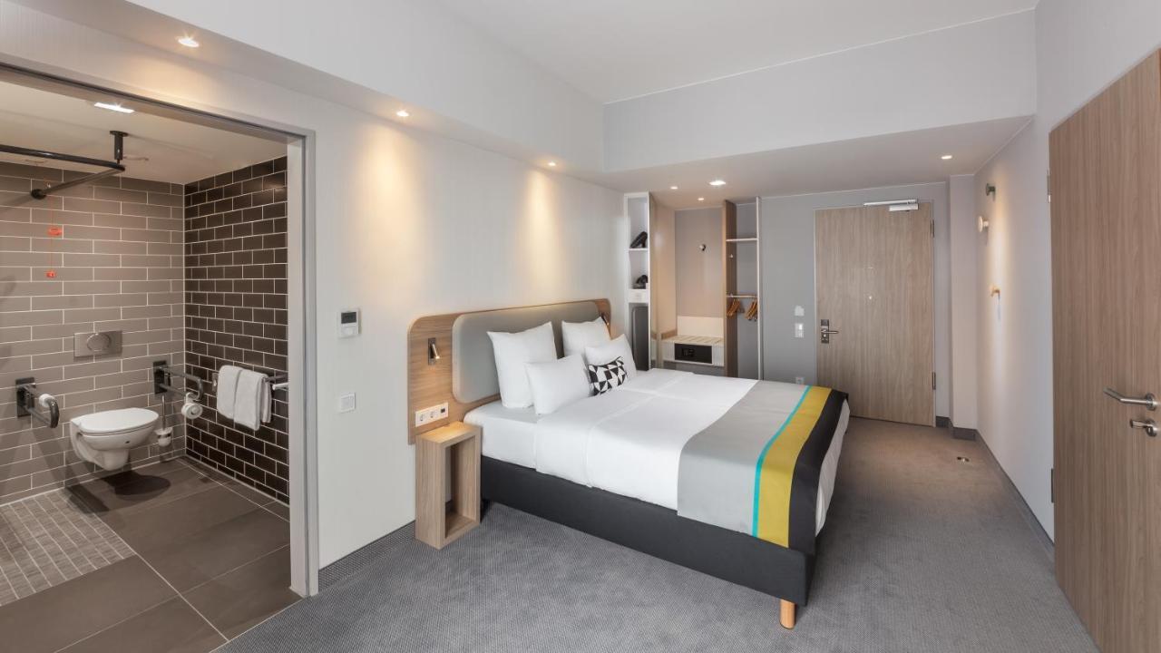 Standard Queen Room Accessible
