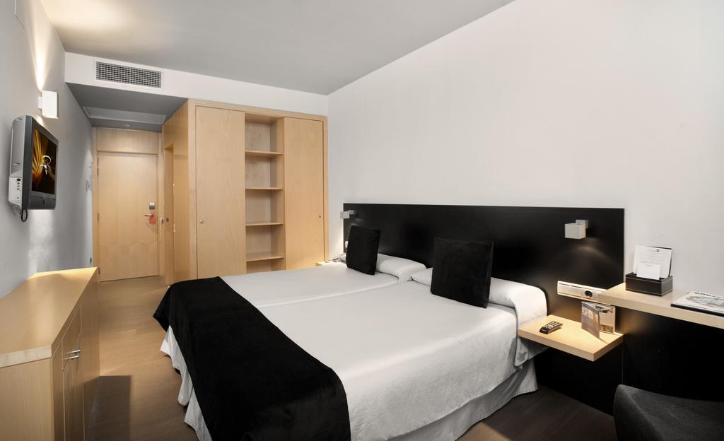 Double or Twin Room (1-2 Adults),120190035:JPEG