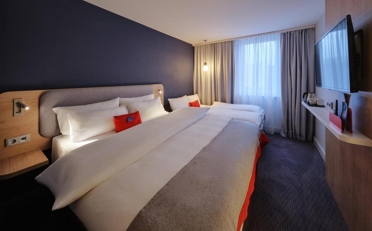 Standard Queen Room with Single Sofa Bed,1277054245:JPEG