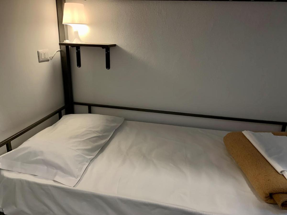 Single Bed in Mixed Dormitory Room