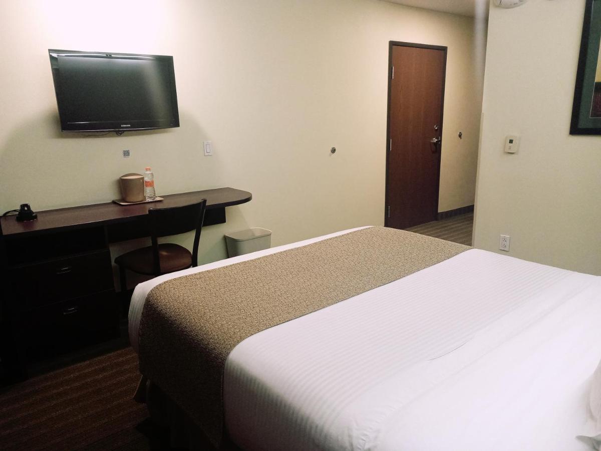 Queen Room - Disability Access/Non-Smoking