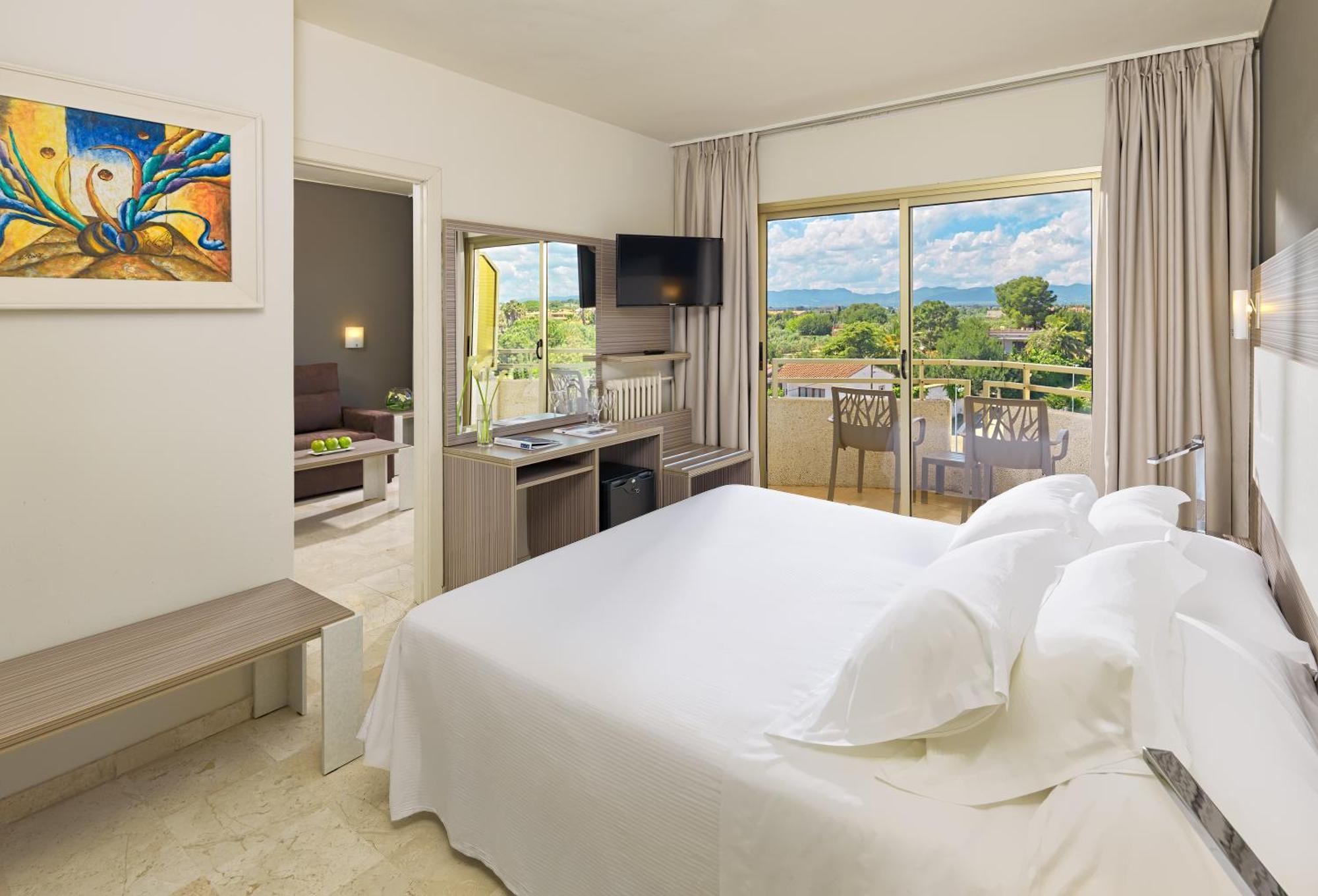 Junior Suite Basic ( 2 Adults + 1 Child up to 10 years old),1436429059:JPEG