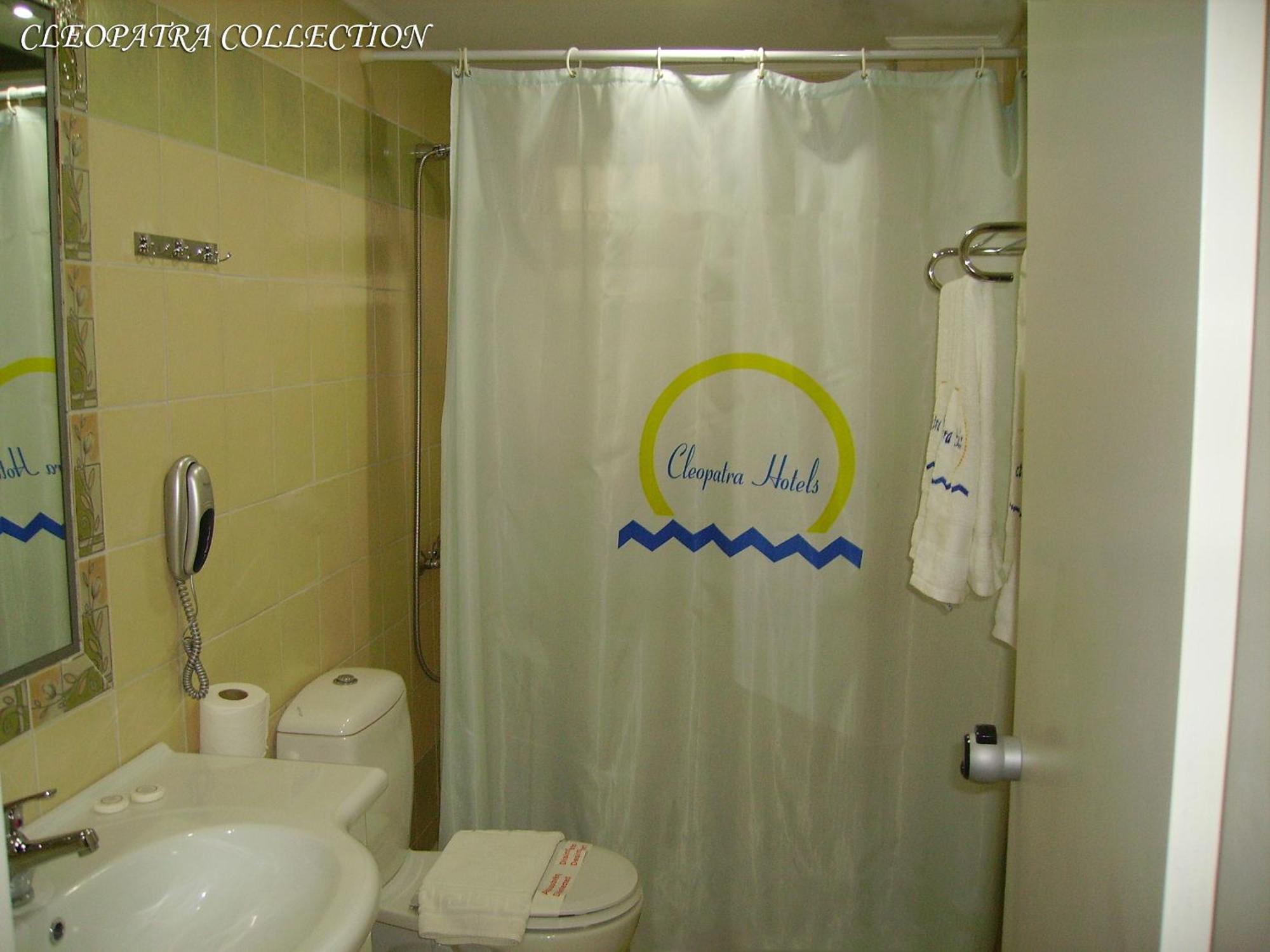 Camera Superior Matrimoniale/Doppia con Letti Singoli con Vista Piscina