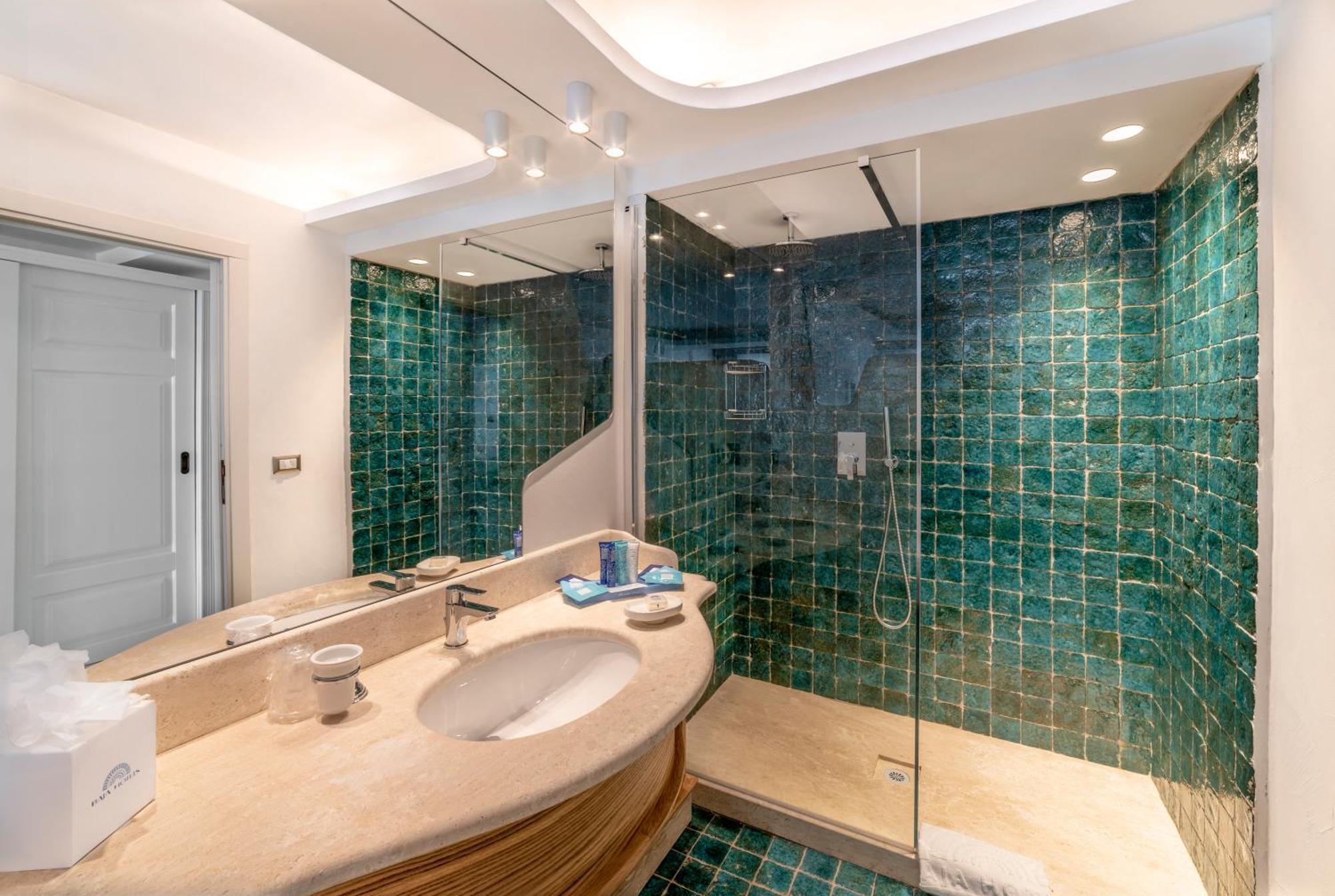 Deluxe tweepersoonskamer met balkon en uitzicht op zee