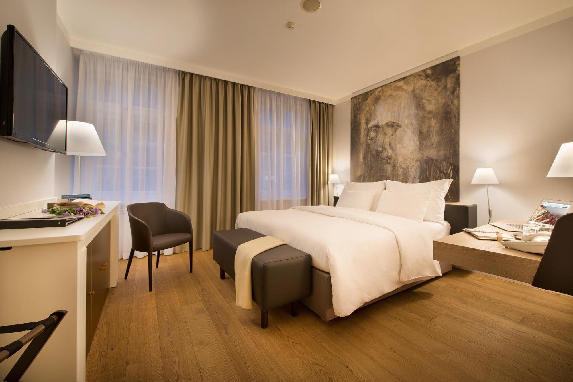Superior room Neruda street View