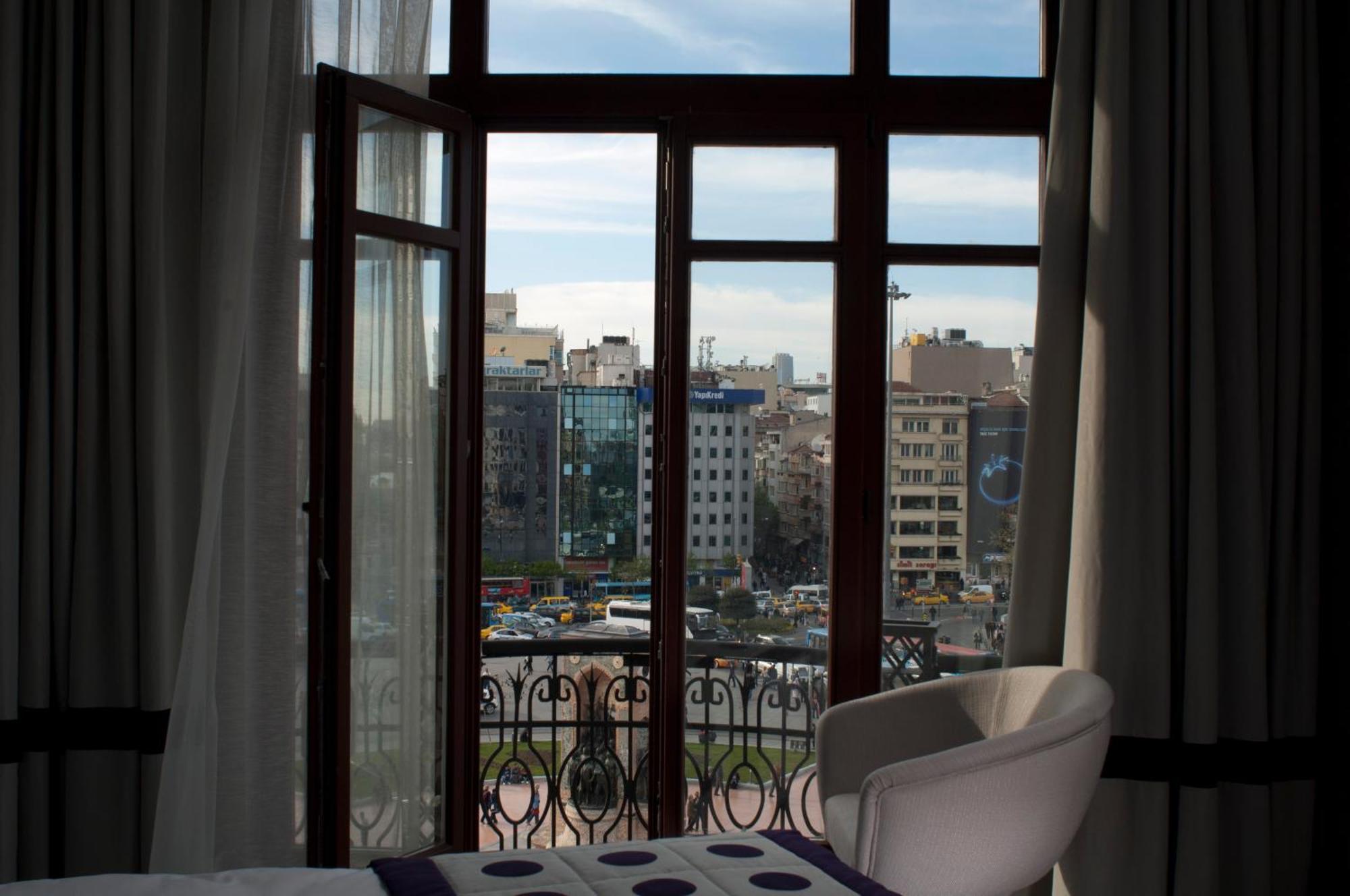 Superior Double or Twin Room Square View