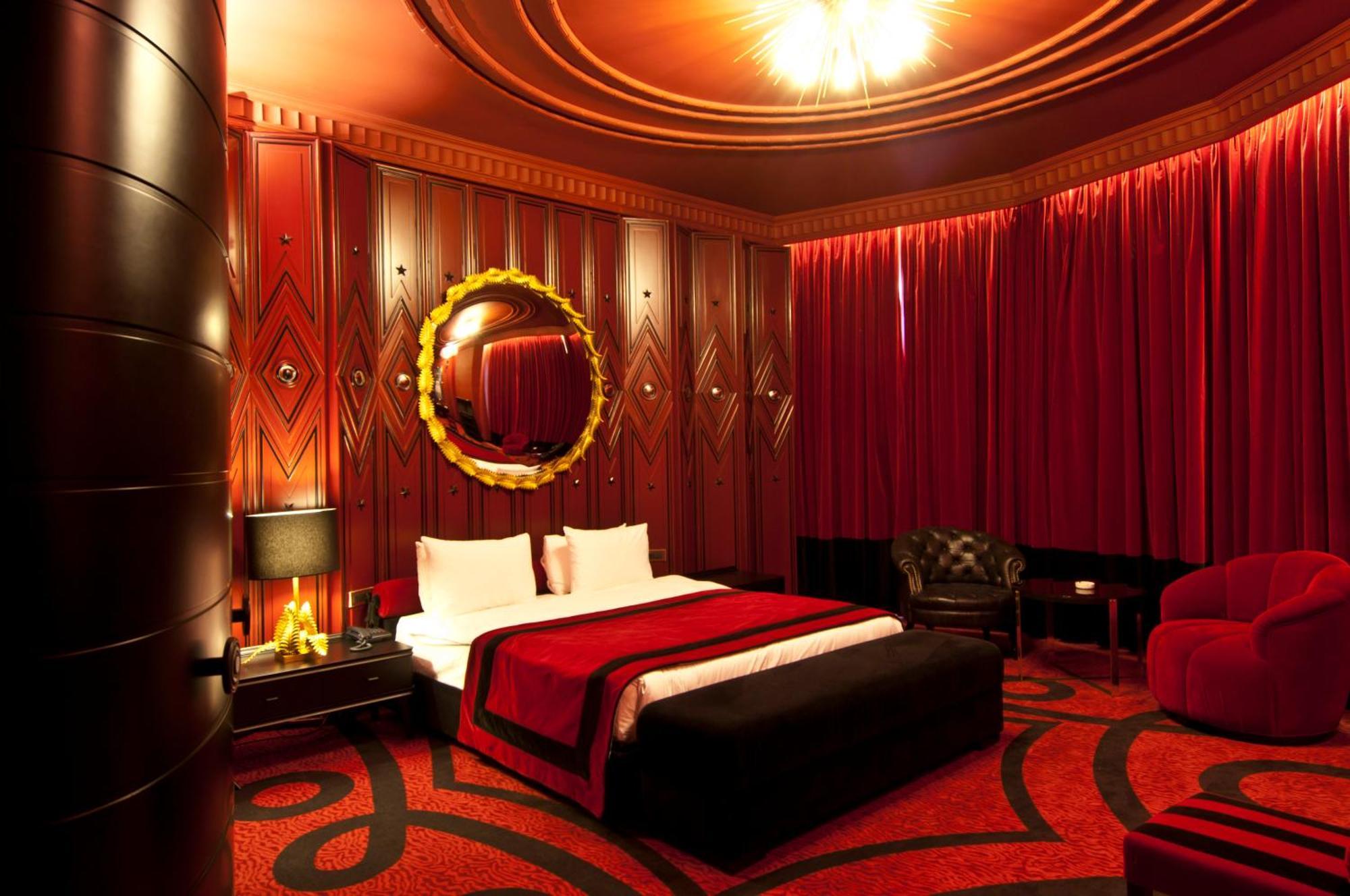Executive Suite Square View