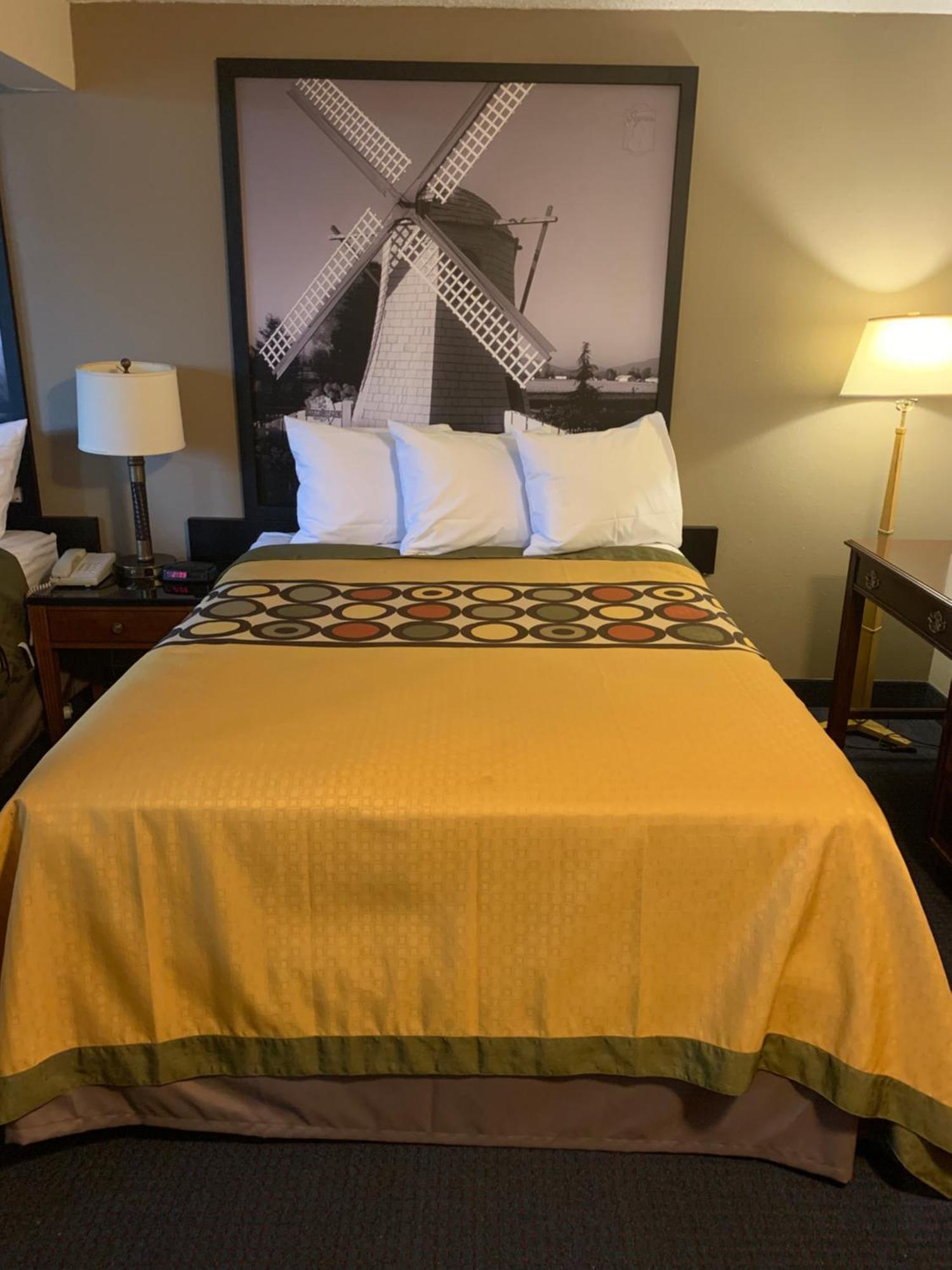 Queen Room Two Queen Beds Non-Smoking