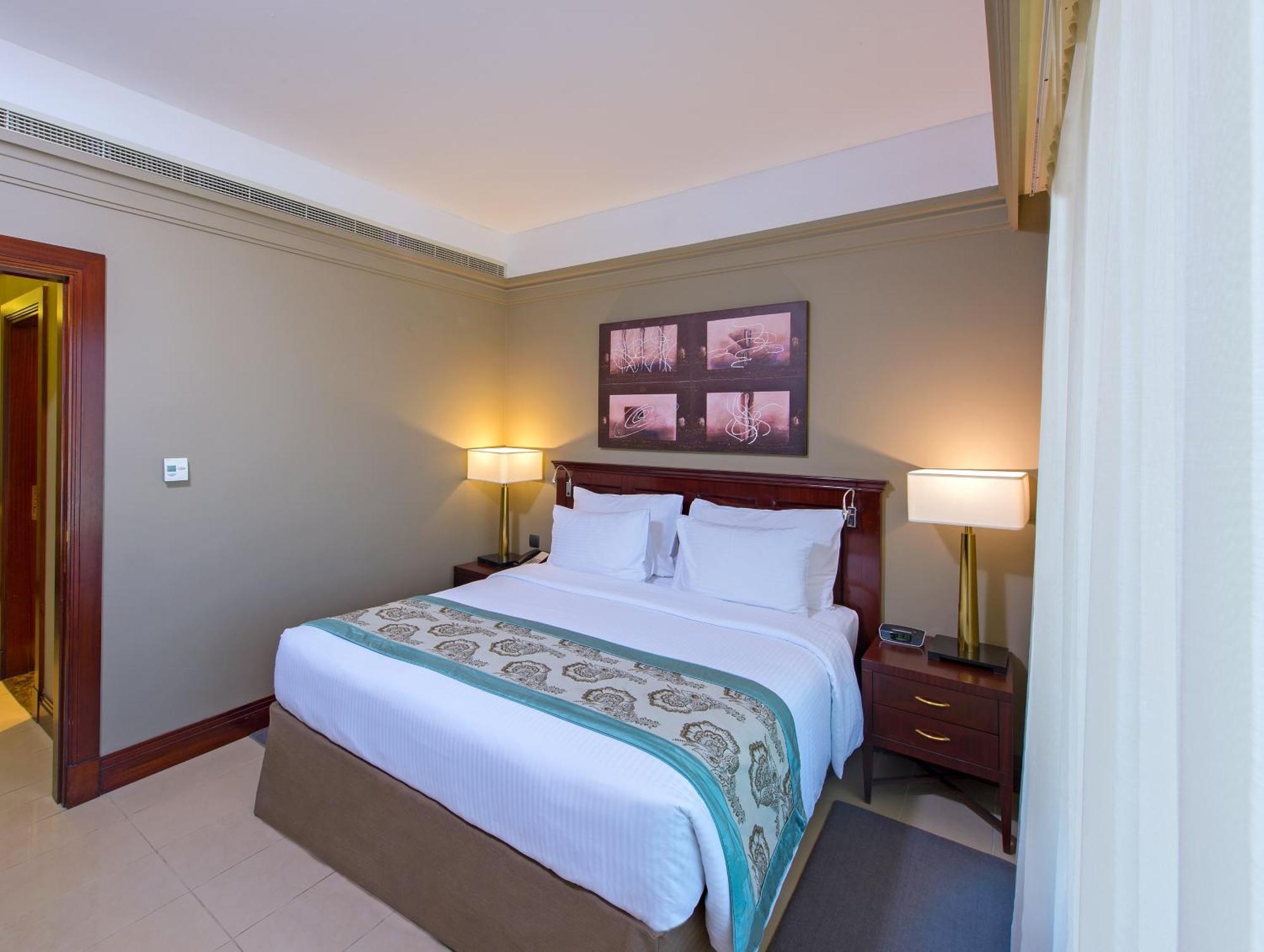 Deluxe One Bedroom Suite