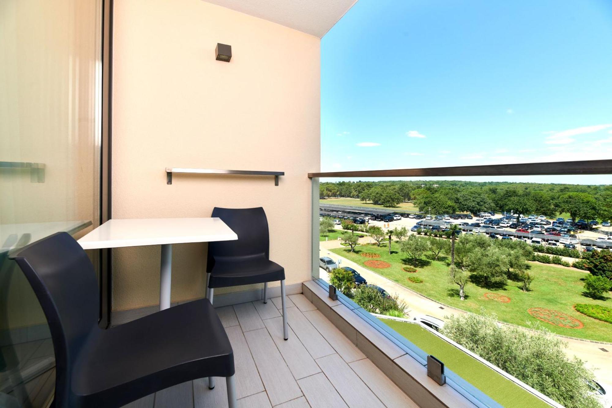 Classic Room with Balcony - Park Side