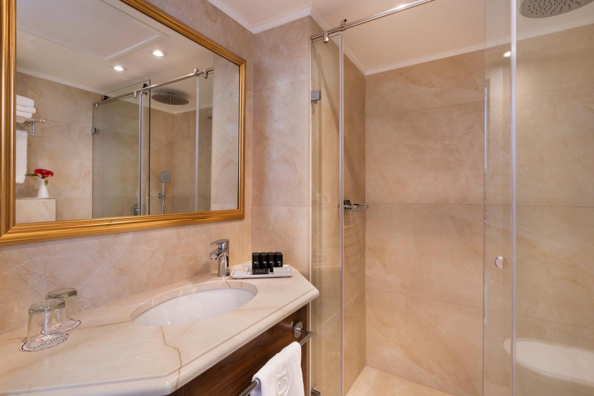 Superior Double or Twin Room Partial Sea View