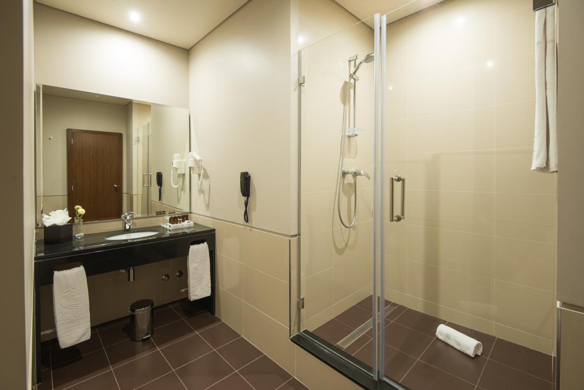 Quarto Standard com 2 Camas de Solteiro e Cama Extra para Crianças