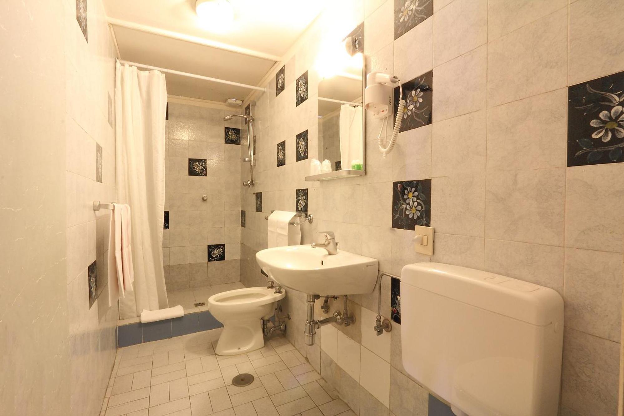 Double Room Private Bathroom