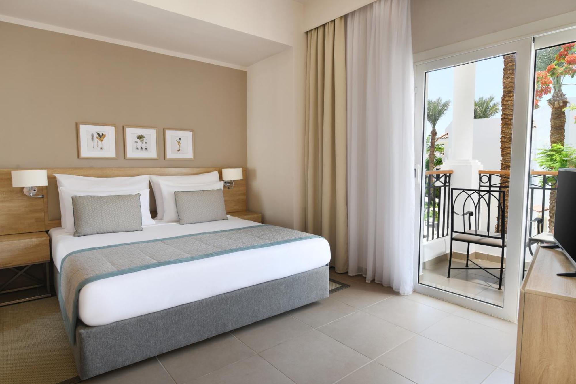Standard Queen Bed Garden View
