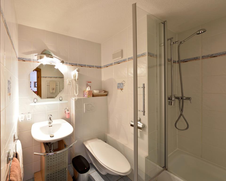 Standard Double Room,122144149:JPEG