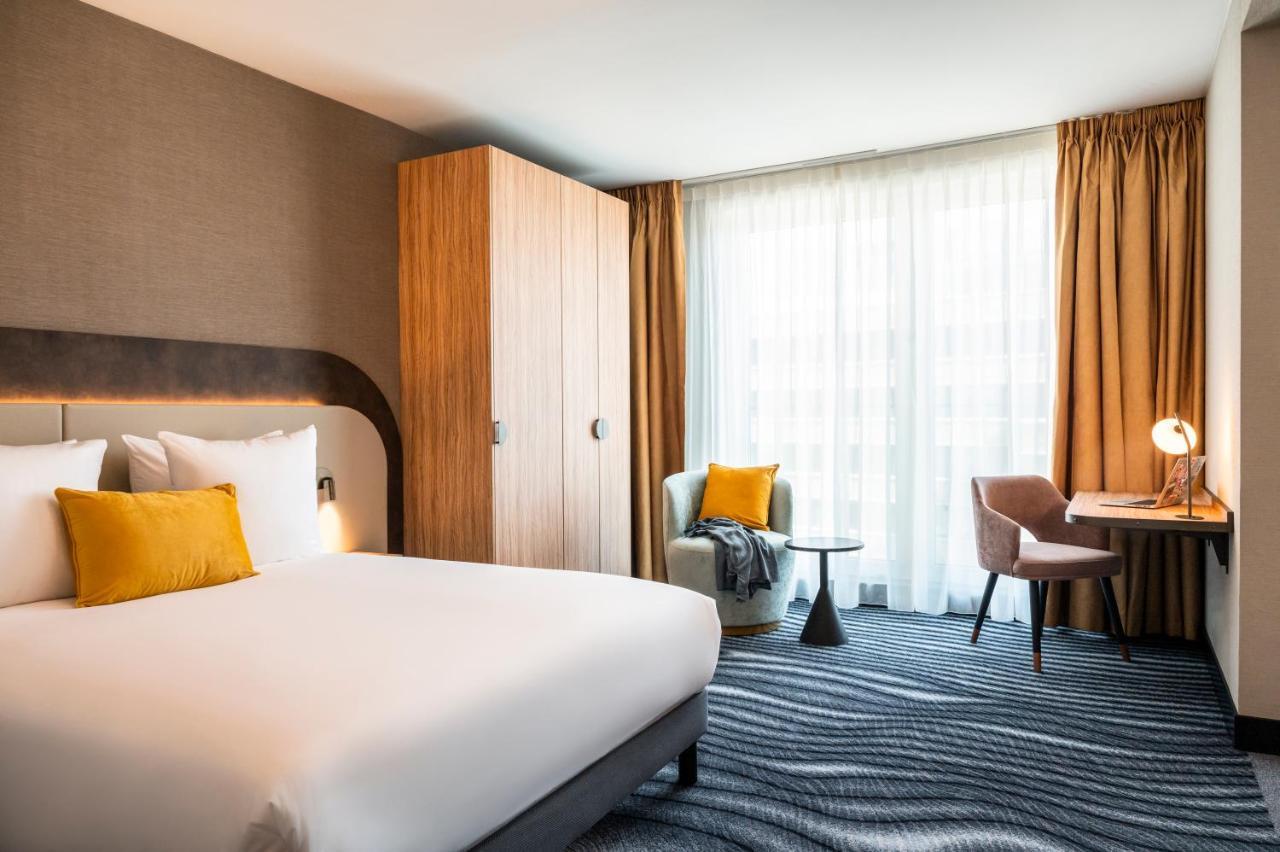 Superior Room with One Double Bed and Two Single Beds,1708290831:JPEG